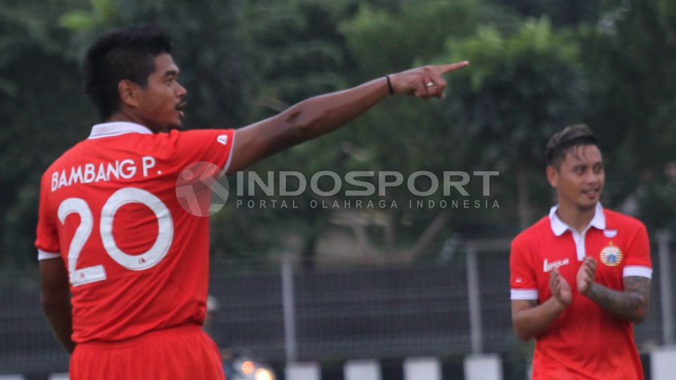 Selebrasi striker Persija Jakarta Bambang Pamungkas usai mencetak gol ketiga bagi Macan Kemayoran. Copyright: © Herry Ibrahim/INDOSPORT